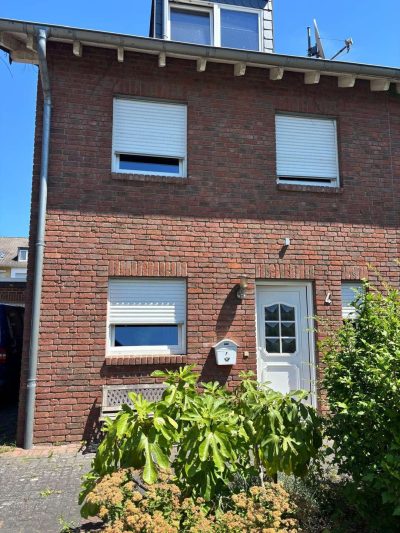 Solide Doppelhaushälfte in ruhiger und doch zentraler Lage in Bornheim-Roisdorf, 53332 Bornheim, Doppelhaushälfte